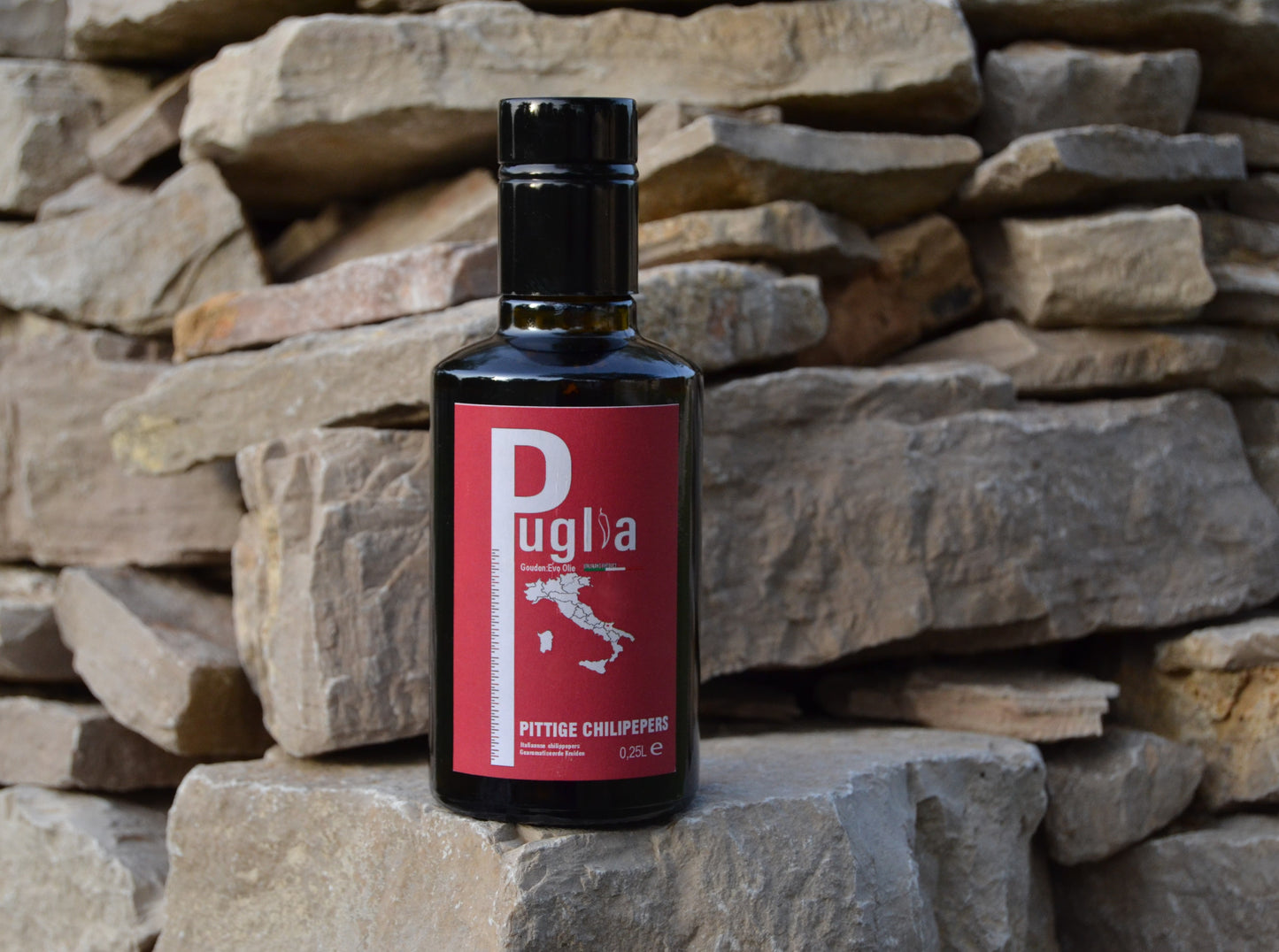 Extra Vierge Olijfolie 100% Italiaans met Peperoncino – Fles van 250 ml